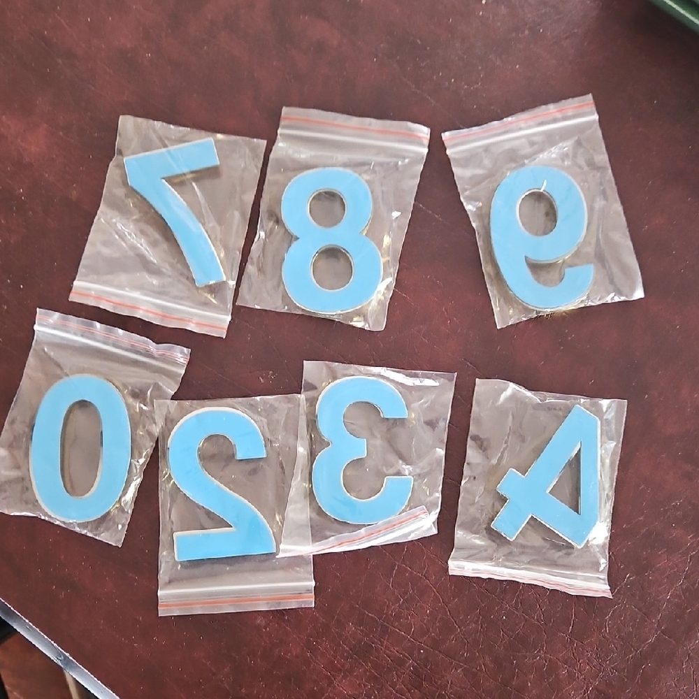 Gold Mailbox Numbers - Picture 2 of 3